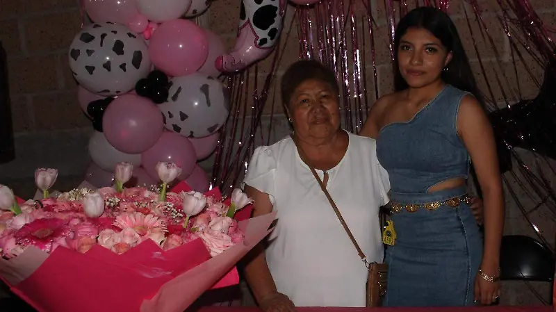 Luisa Hernández Franco acompañó a su nieta en su día.